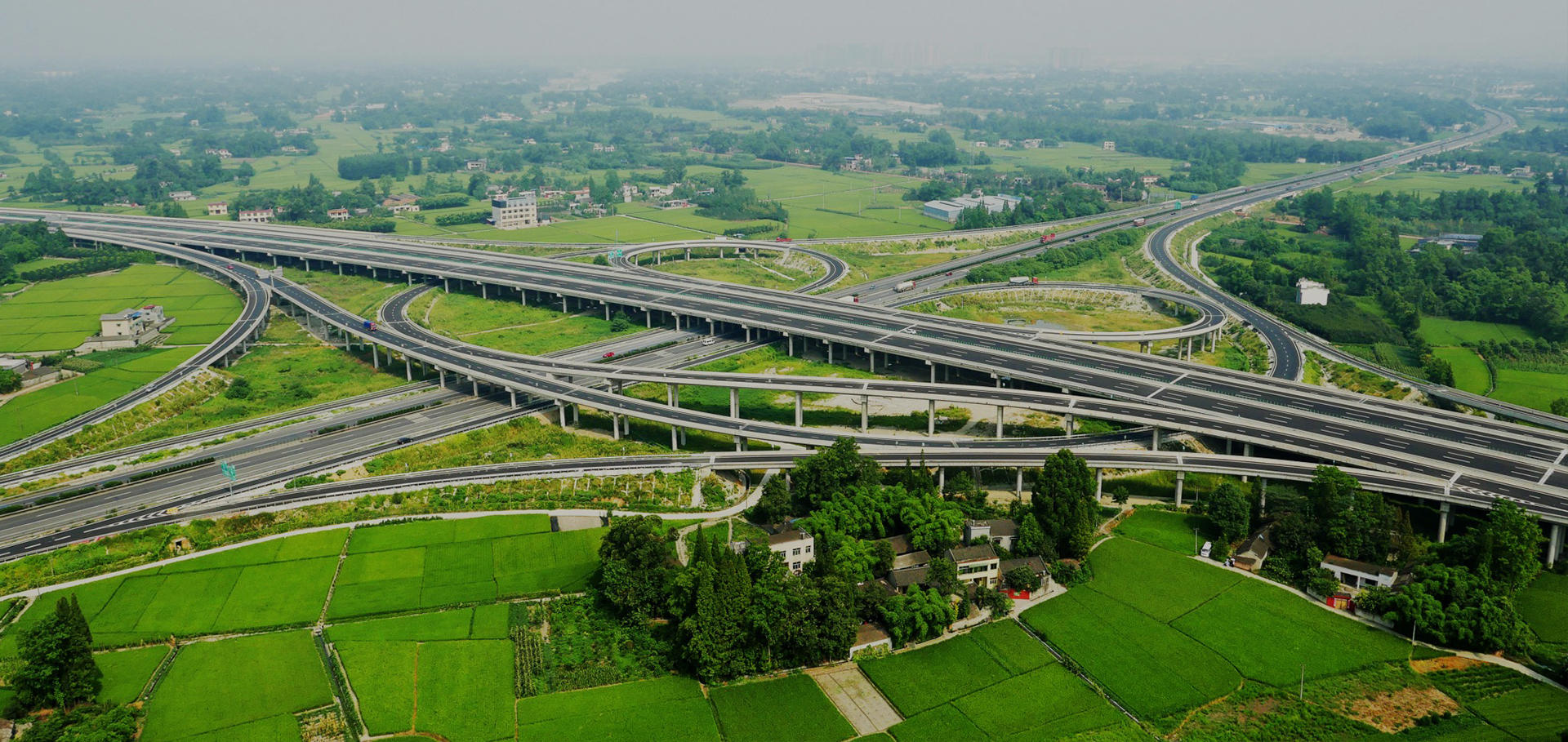 以百年基業(yè)為夢(mèng)，以群策之力鑄帆，建一項工程，豎一座豐碑